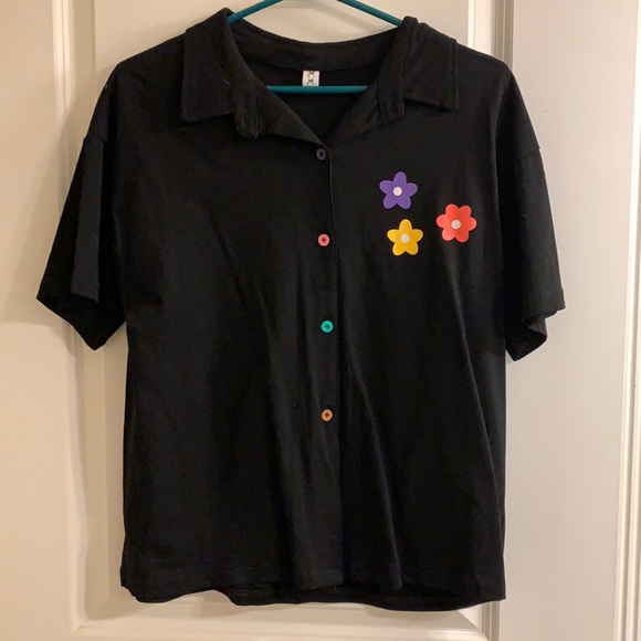 Black Button-Down Short Sleeve Shirt - Picture 2 of 2